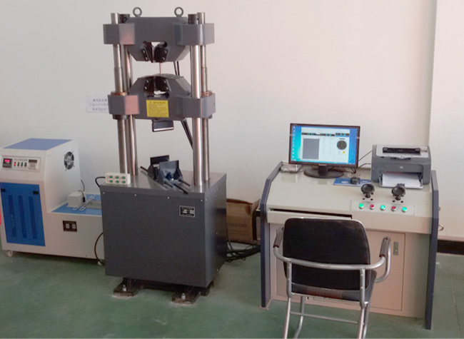 Computer screen hydraulic universal testing machine